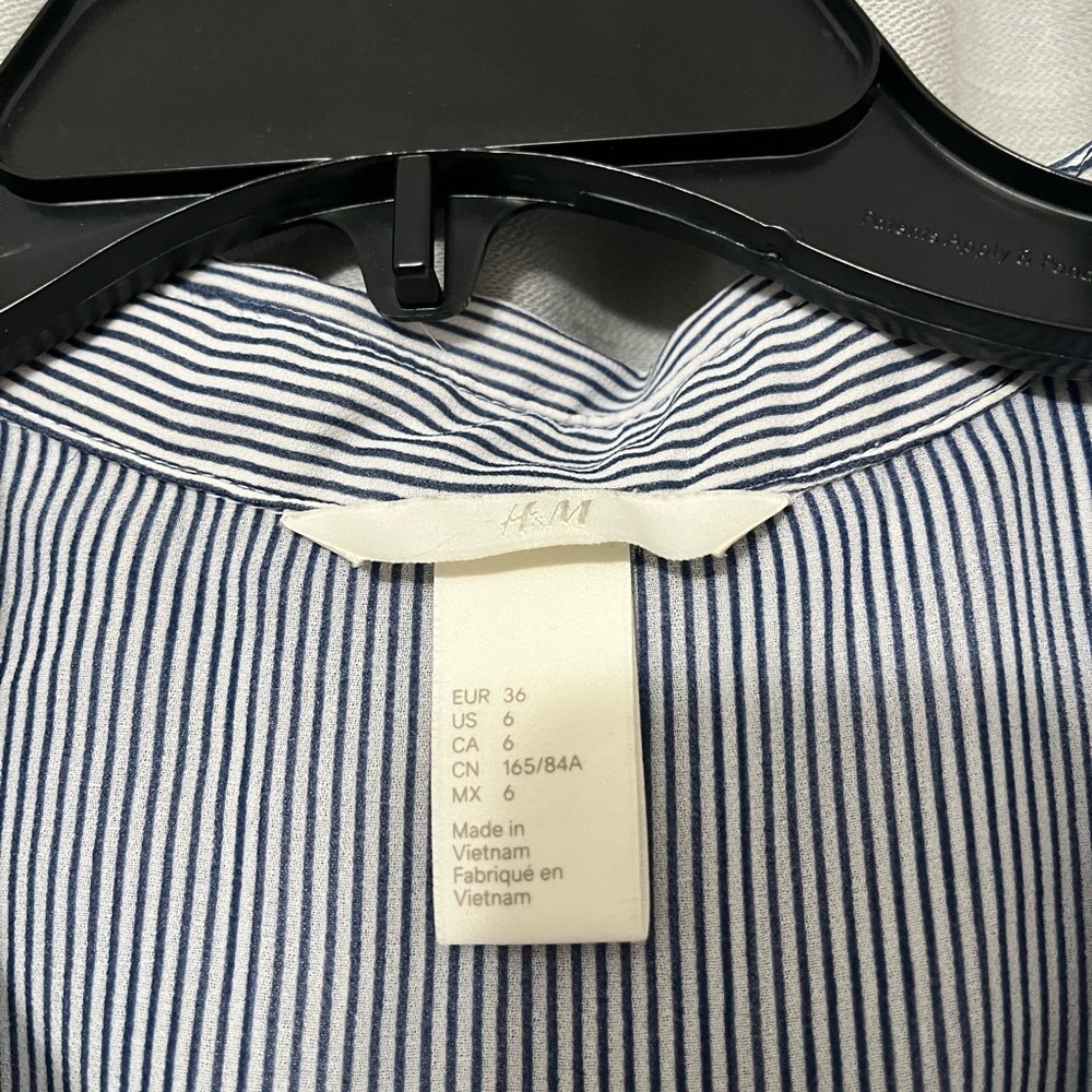 Collared Button-Down Blouse - Picture 5 of 5